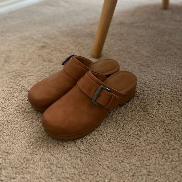 Universal Thread Women's Clog Heels - Picture 1 of 5